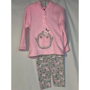DDG Darling 4T pants and fuzzy sweater